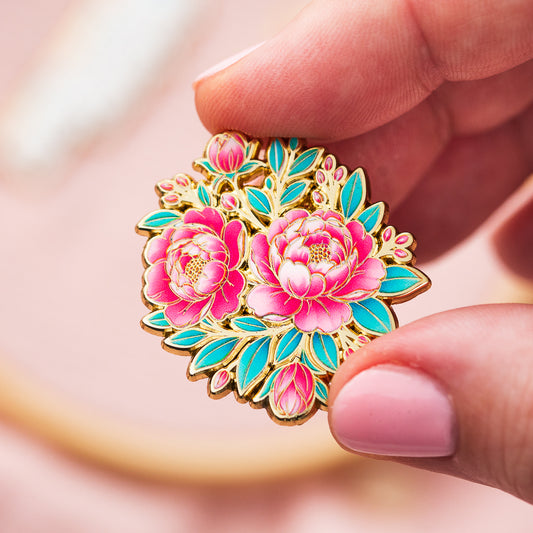 Wrapped with love bouquet Alex-syberia-designs-enamel-pin floral broche
